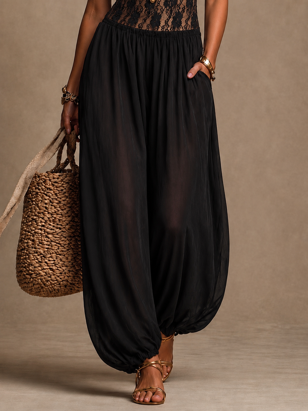 LAIA | ROMPER HALTER CON ENCAJE FLUIDO
