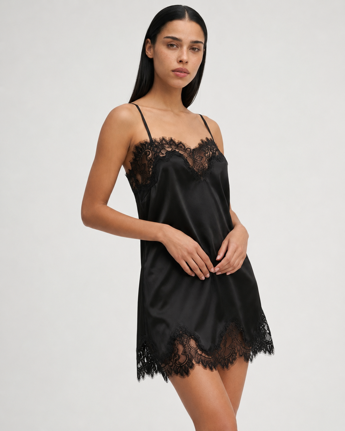 MINIVESTIDO ROMÁNTICO DE ENCAJE MUSE