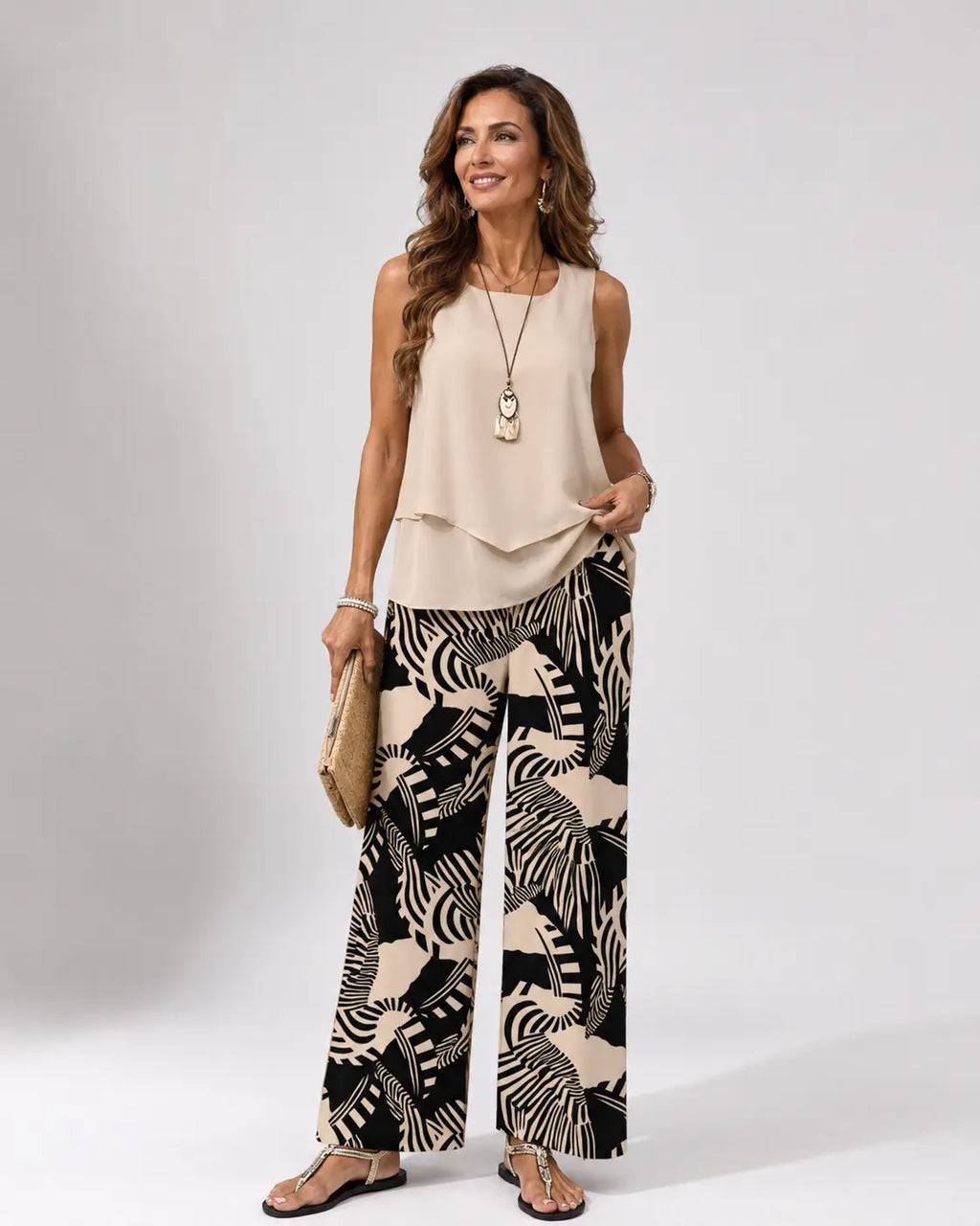 IGNACIA™ | CONJUNTO BLUSA BEIGE Y PANTALÓN BOTÁNICO