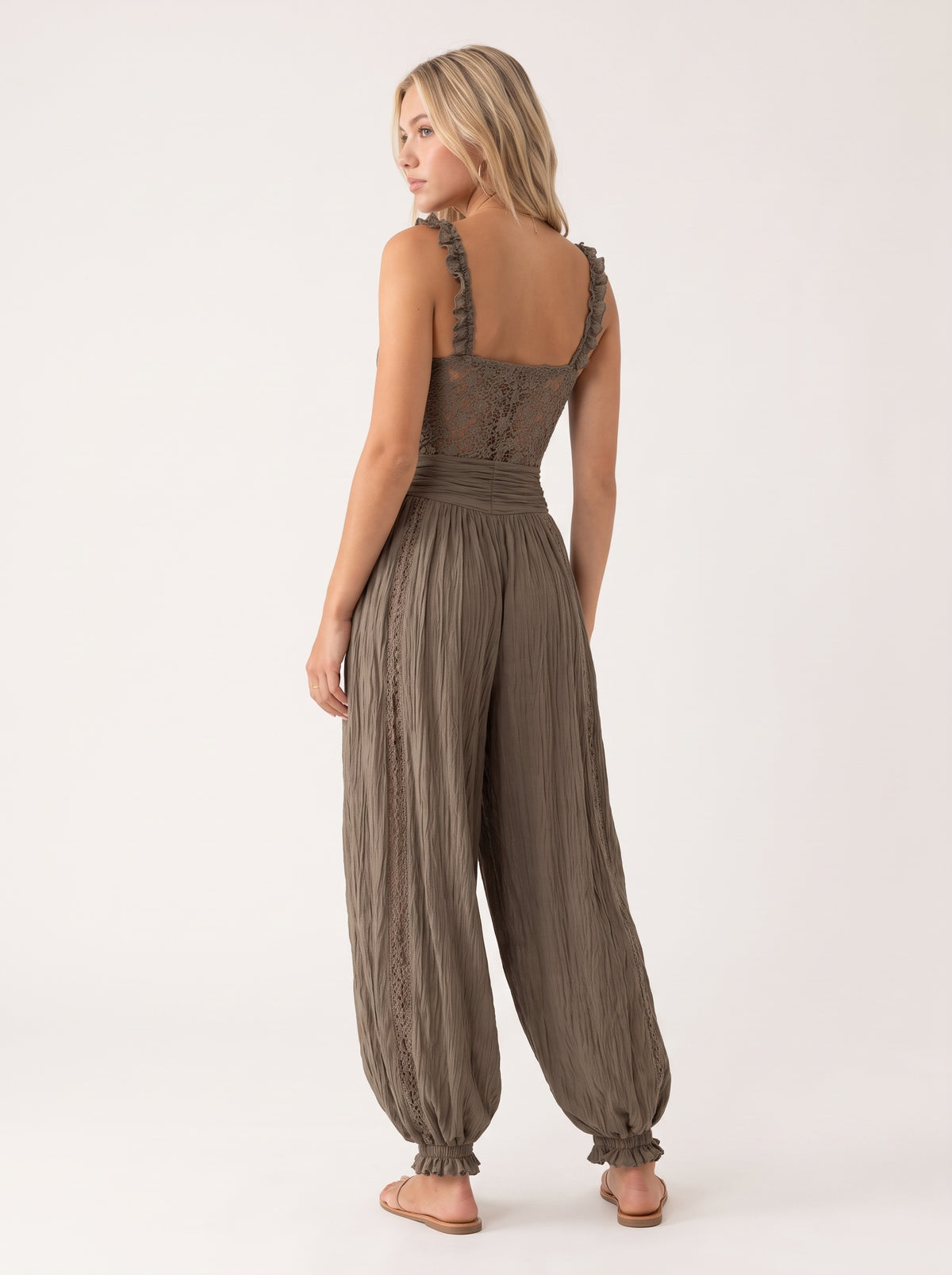 NIEVES | CONJUNTO DE BANDEAU DE ENCAJE GRIS Y PANTALONES HAREM DE ALGODÓN PLISADOS