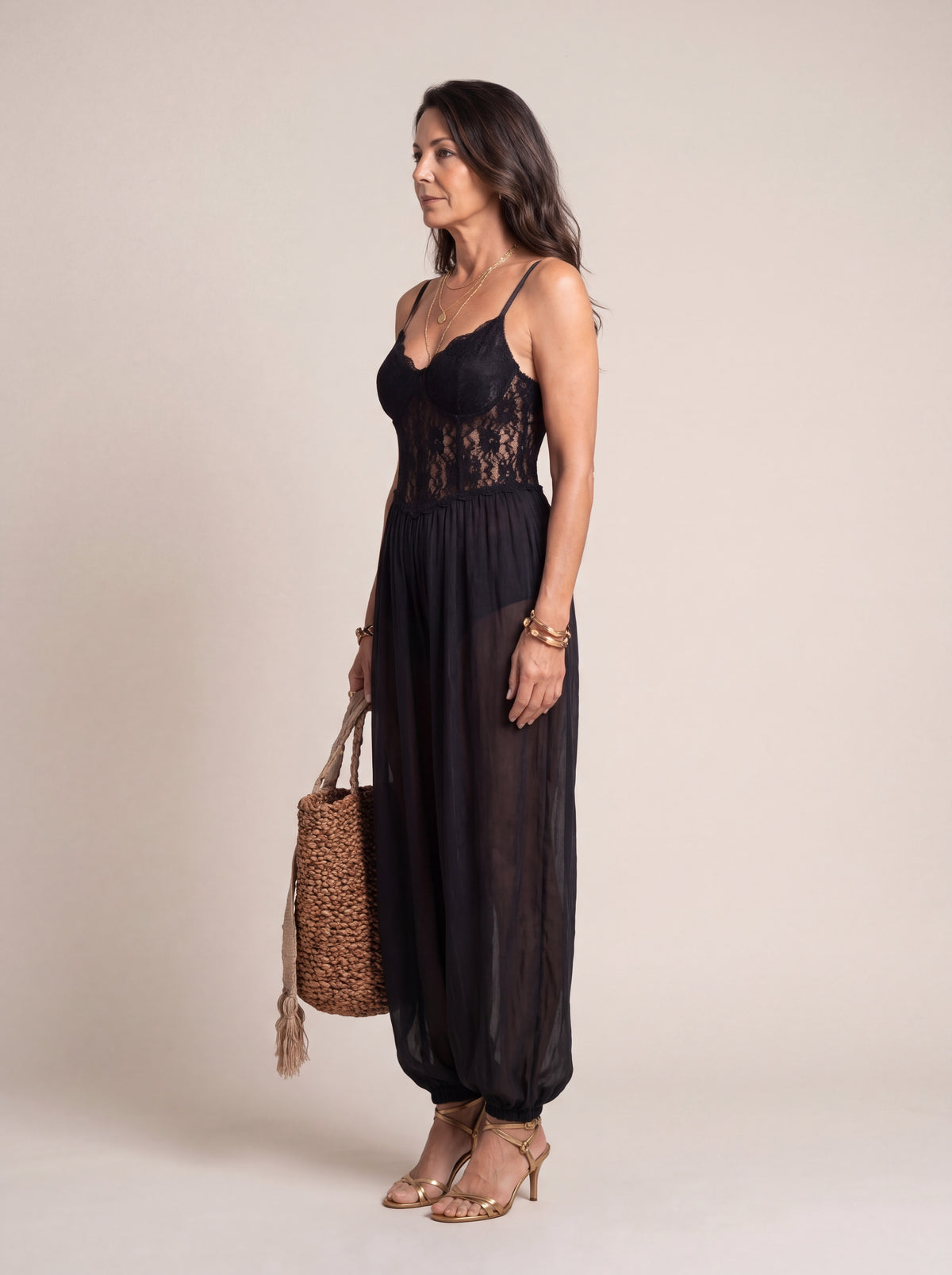 LAIA | ROMPER HALTER CON ENCAJE FLUIDO