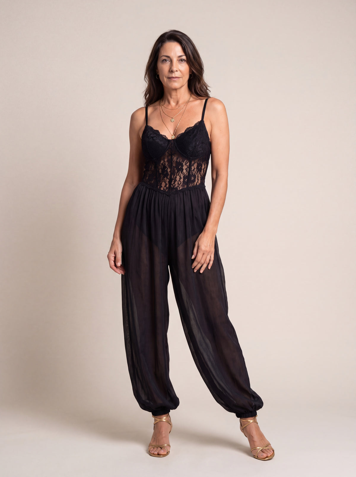 LAIA | ROMPER HALTER CON ENCAJE FLUIDO