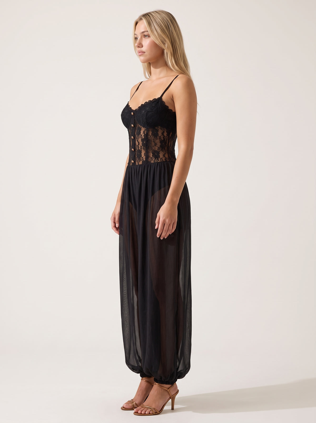 LAIA | ROMPER HALTER CON ENCAJE FLUIDO
