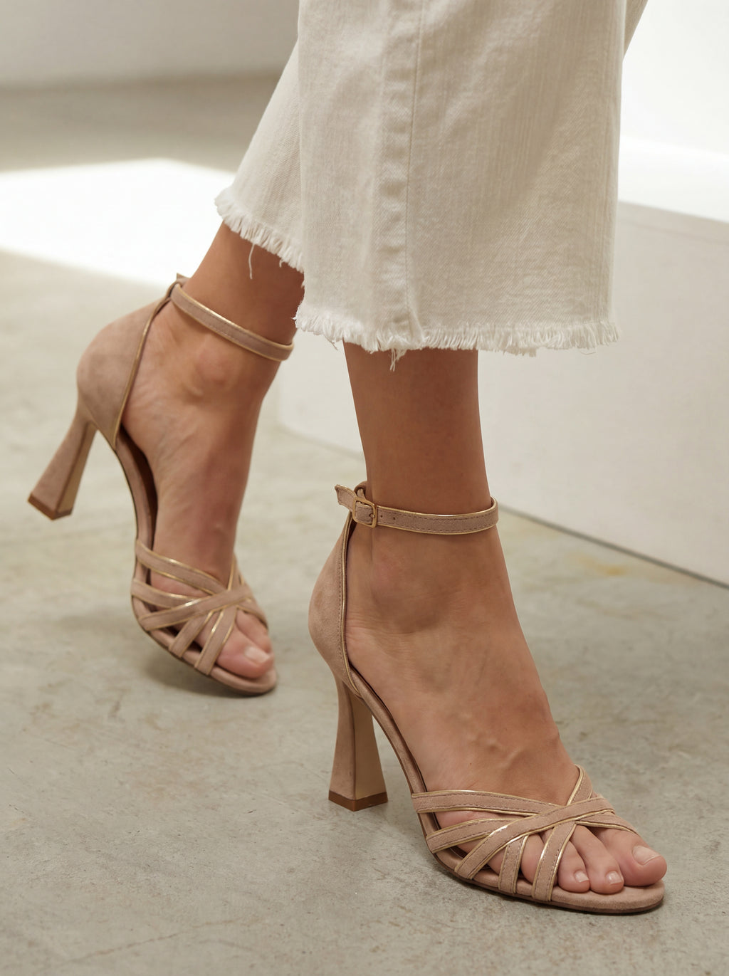 ROGUE™ | TACONES FINOS DE PUNTA REDONDA