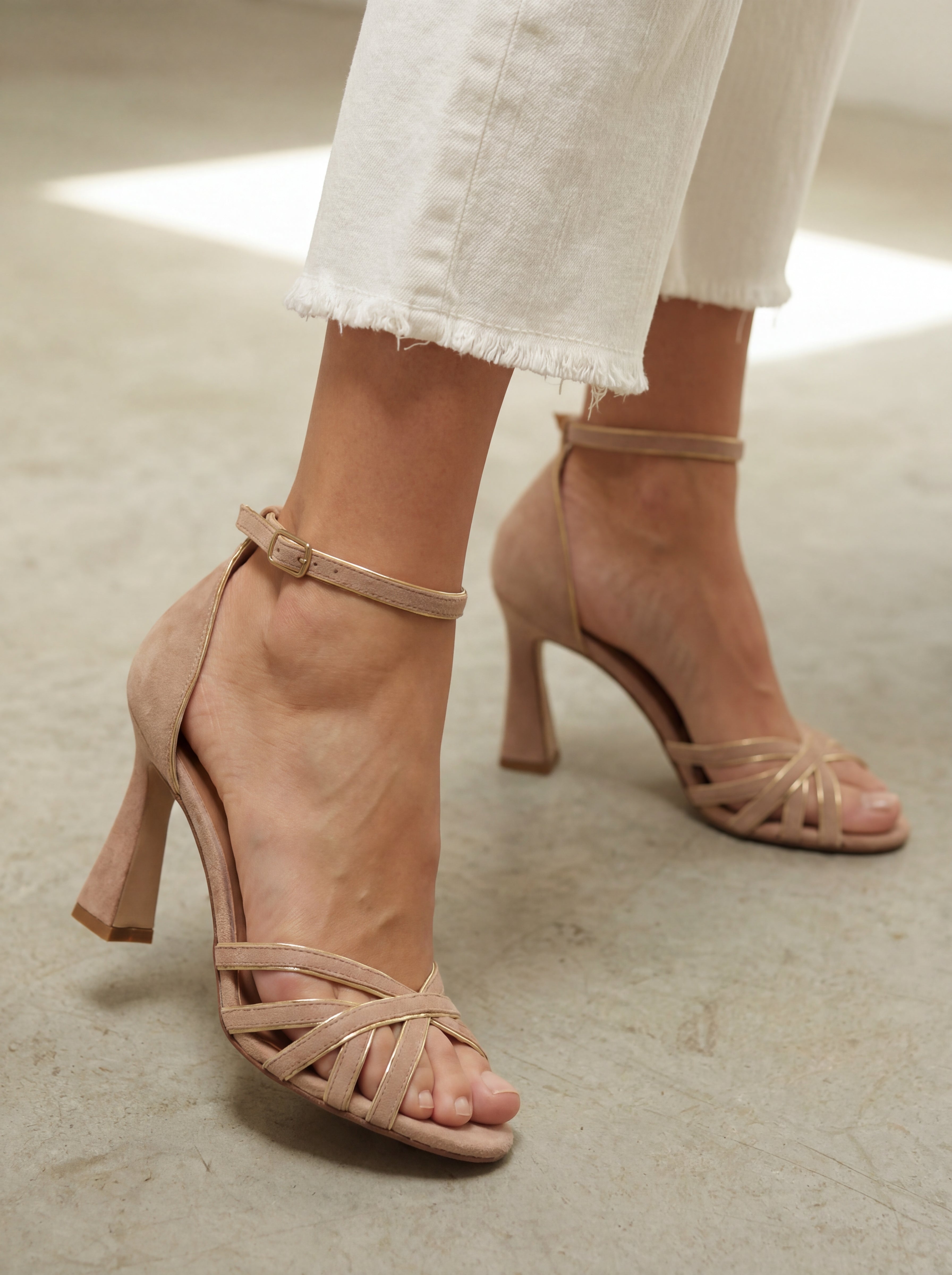 ROGUE™ | TACONES FINOS DE PUNTA REDONDA